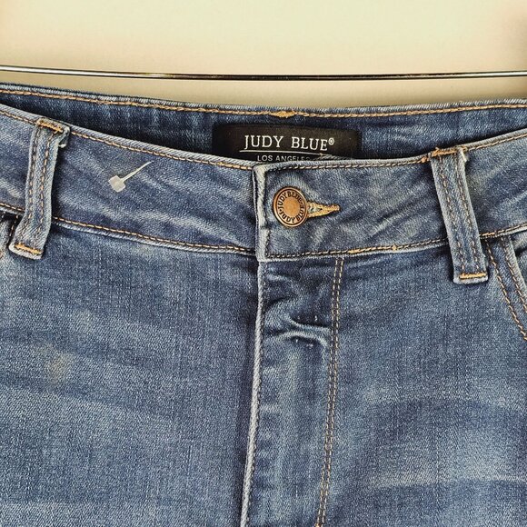 Judy Blue Mid Rise Cuffed Hem Med Wash Denim Shorts JB150038, Plus Size, 2XL - Picture 3 of 8